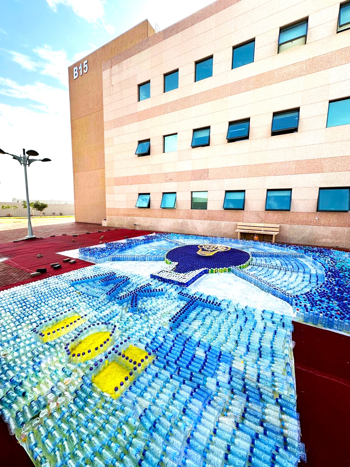 أنجزت طالبات من قسم التسويق الاستراتيجي مشروعًا في مجال الاستدامة بعنوان 